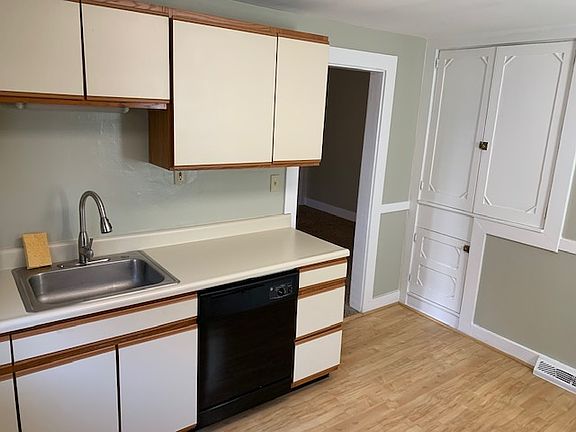 2nd image of 290 Lemoyne Ave #4