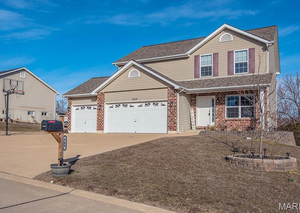 1st image of 909 Winston Ct