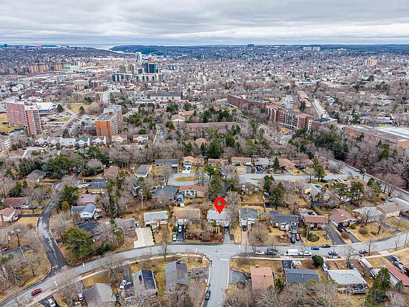 3rd image of 40 Gateway Rd