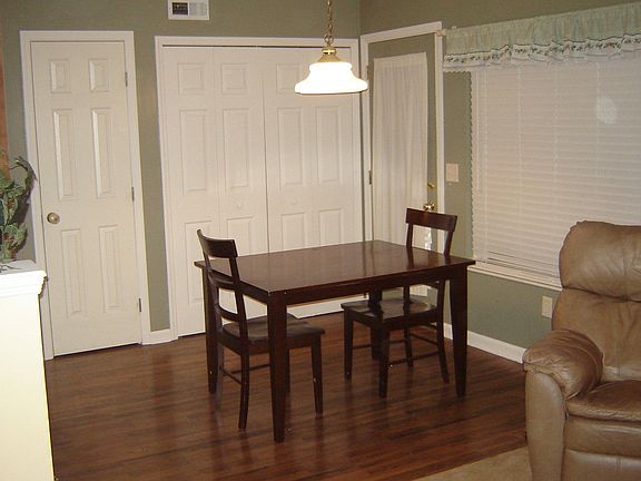 3rd image of 4587 Olde Park Dr