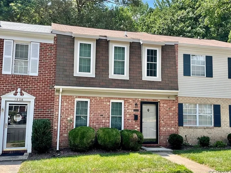 1510 Heritage Hill Dr — Photo 1