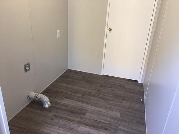 3rd image of 113 Robin Dr