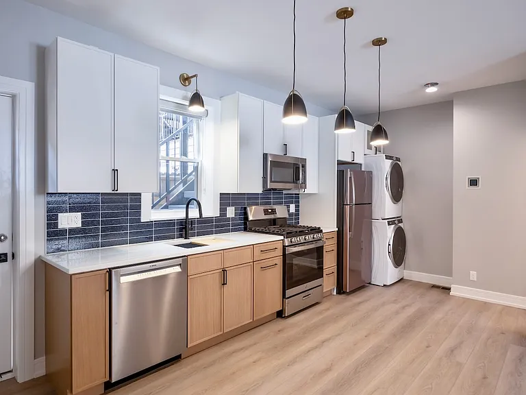 1809 S Laflin St — Photo 1