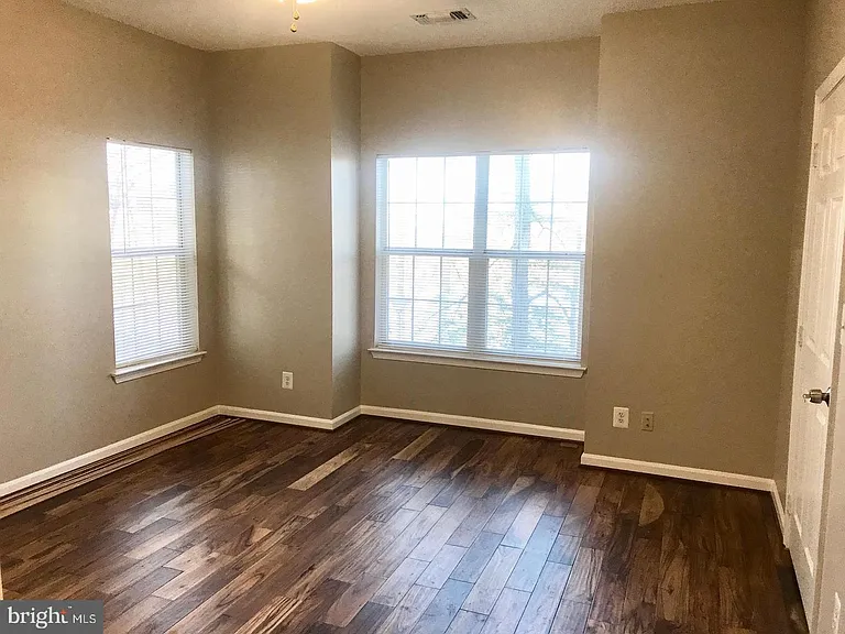 1720 Lake Shore Crest Dr #13 — Photo 10