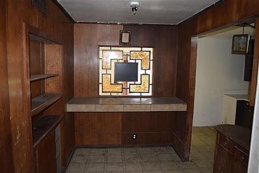 3rd image of 4895 Detroit Ave