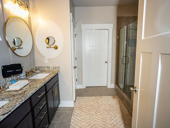 5th image of 435 Sw Legend Oak Way