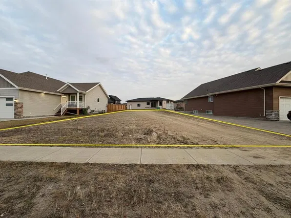 2003 61st Ave, Lloydminster, AB T9V 3R2