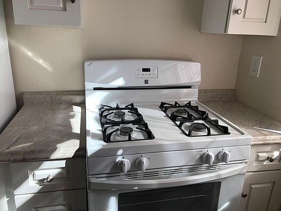 3rd image of 3721 W 190th St