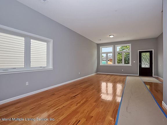 5th image of 52 Burke Ave