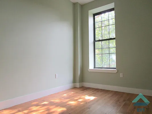 Rented by EXR | media 60