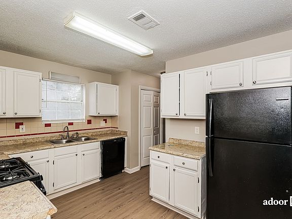 2nd image of 2852 Betula Dr