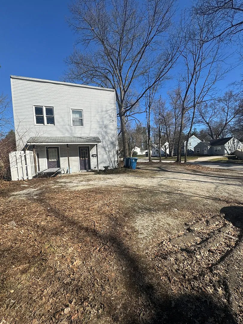 1017 1/2 Vine St Kent Oh 44240 Rm2 .Mm .T2 — Photo 2
