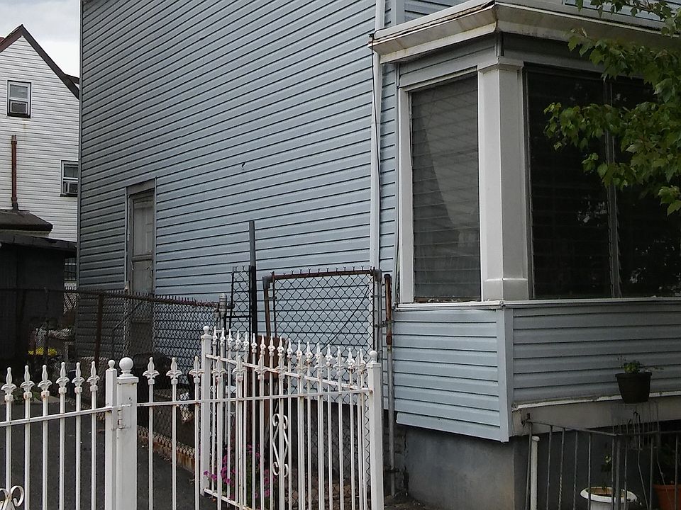 2nd image of 54 Pierce St