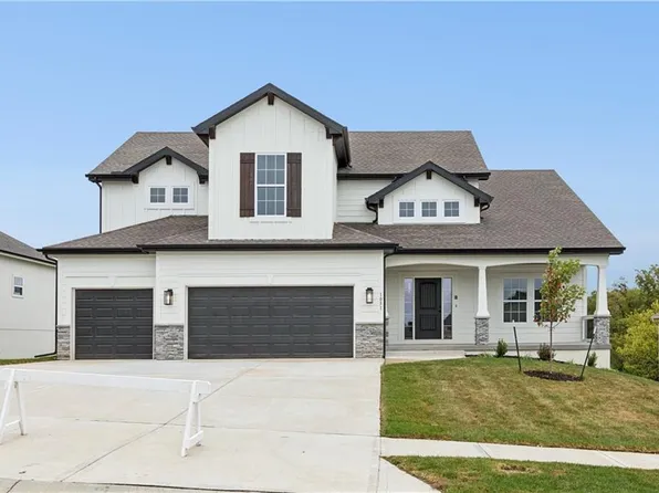 1051 Fir Ln, Liberty, MO 64068