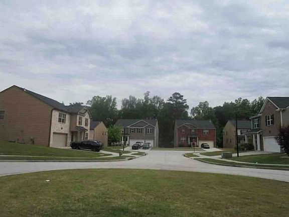 Exterior Neighborhood (street photo)