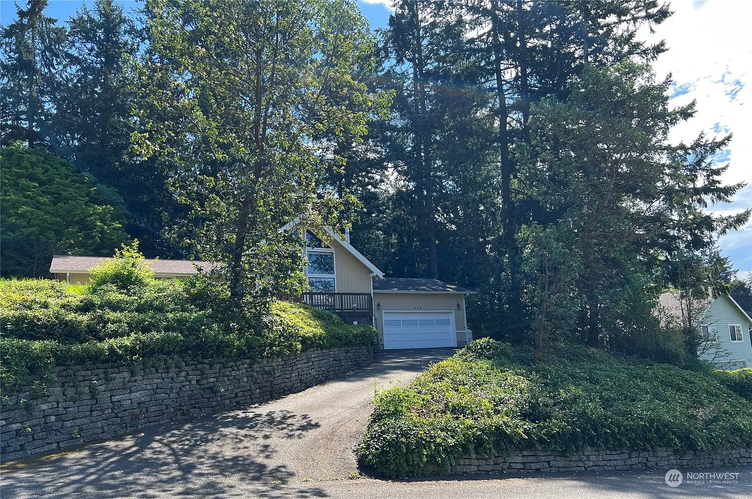 530 Bulldog Street SE photo 1