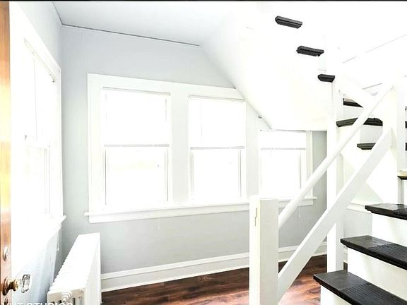 4th image of 596 Vine Ave APT 2