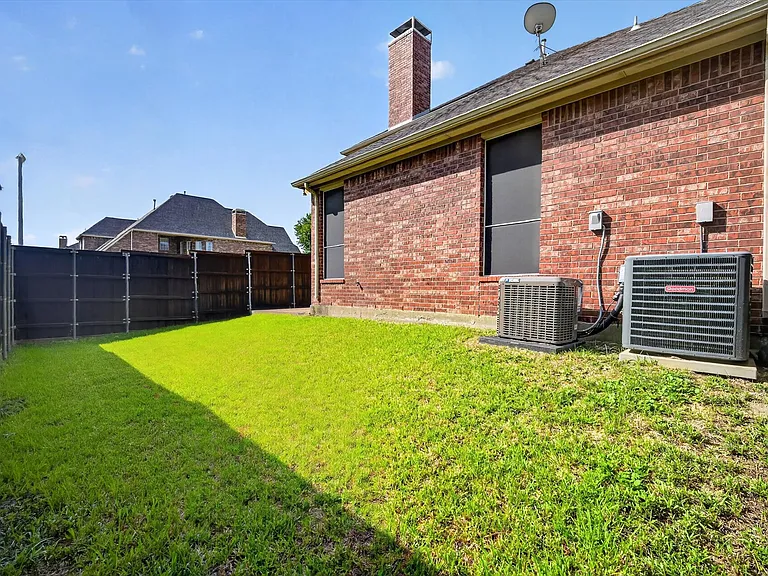 1145 Pedernales Trl — Photo 28