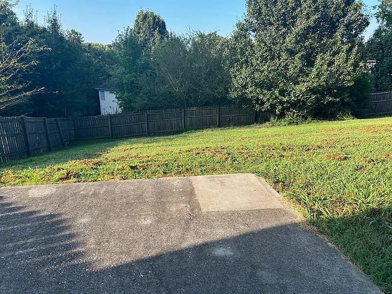 61 Hugo Dr — Photo 28