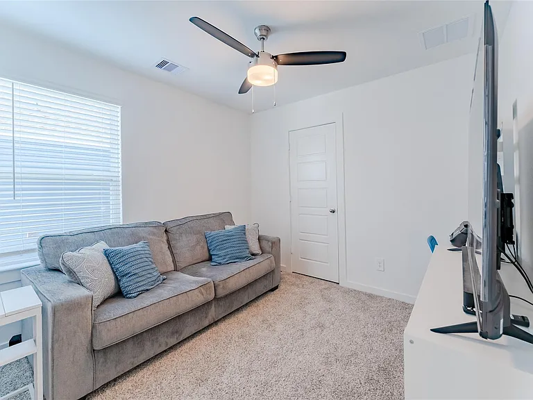 10213 Berkeley Springs Trl — Photo 6