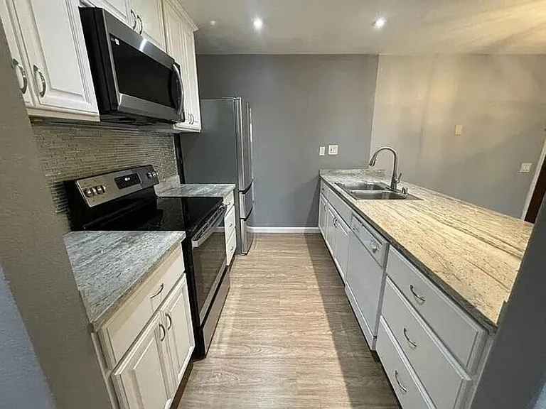 8324 Regents Rd #1B — Photo 6