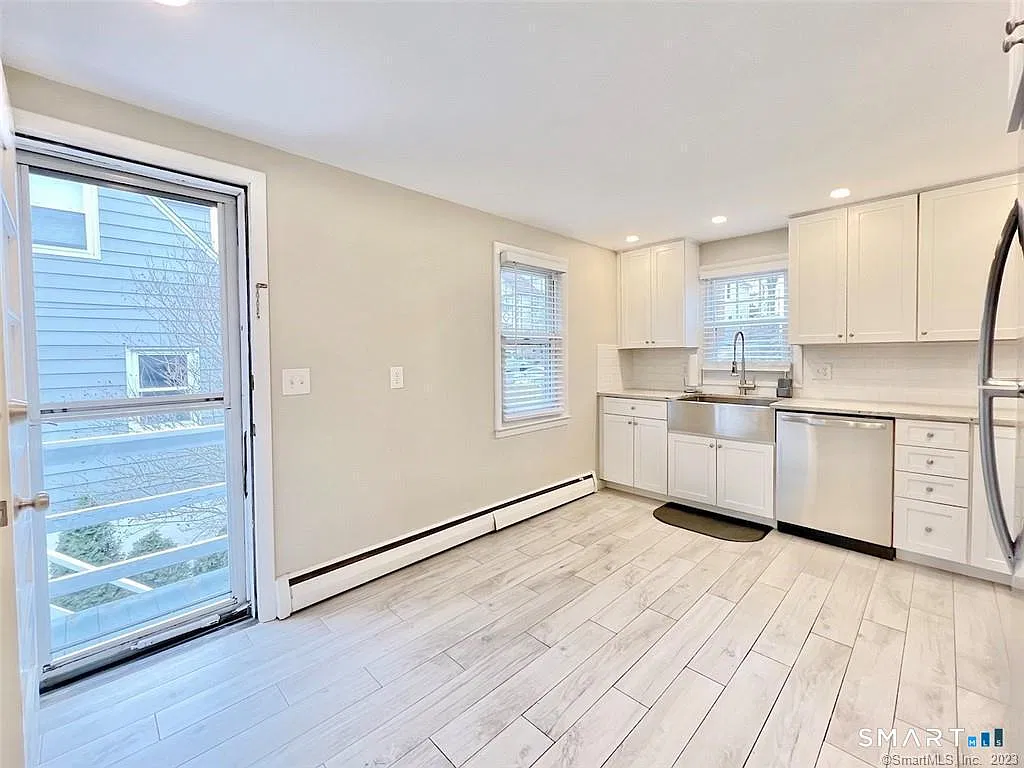 2 bed, 1.0 bath, 825 sqft, $2,350 — Photo 4