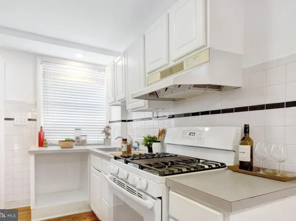 1036 Montrose St, Philadelphia, PA 19147