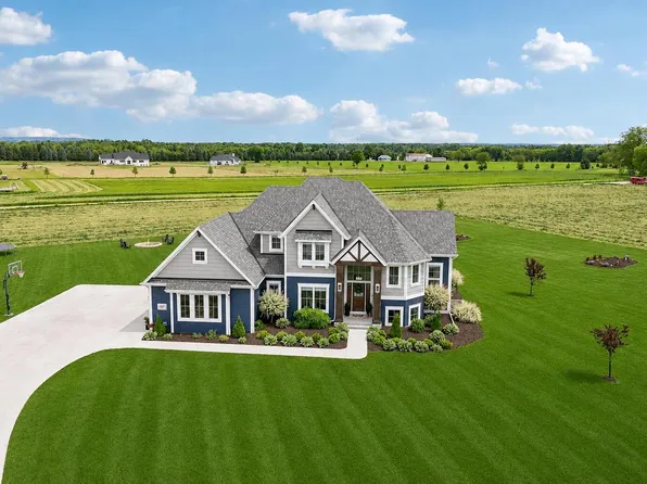 560 Cedar LANE, Summit, WI 53066