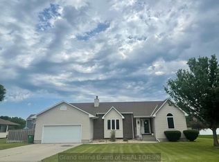 4111 W Indianhead Dr, Grand Island, NE 68803