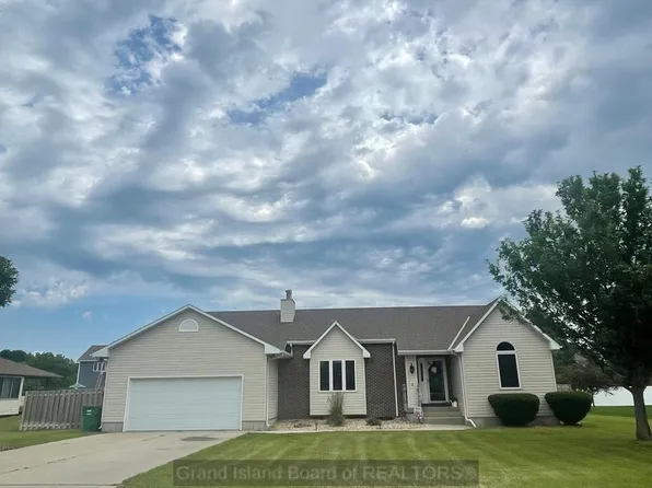 4111 W Indianhead Dr, Grand Island, NE 68803