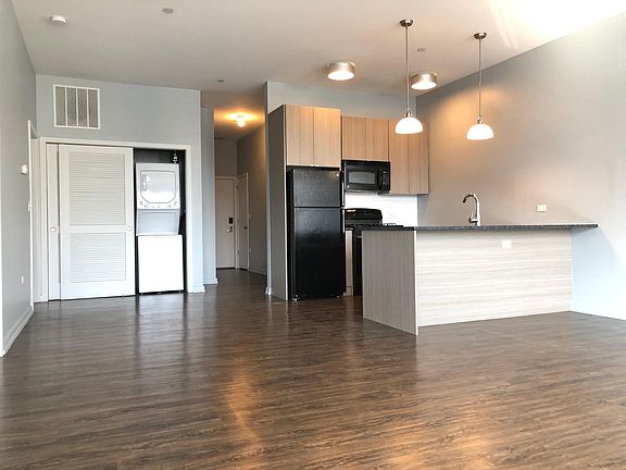 2nd image of 2500 N Clybourn Ave #2