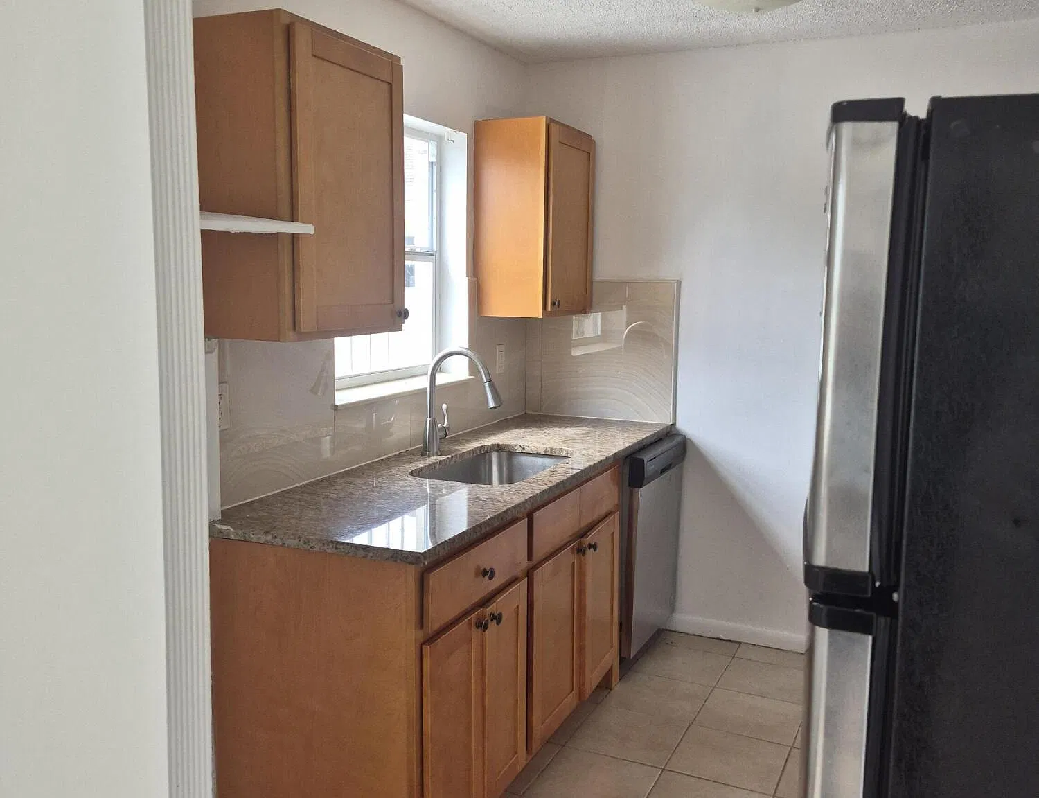12 bed, 4.0 bath, 3658 sqft, $1,950 — Photo 2
