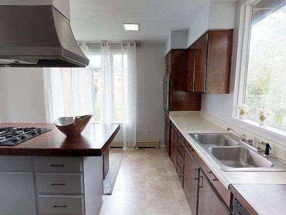 3rd image of 728 42nd St