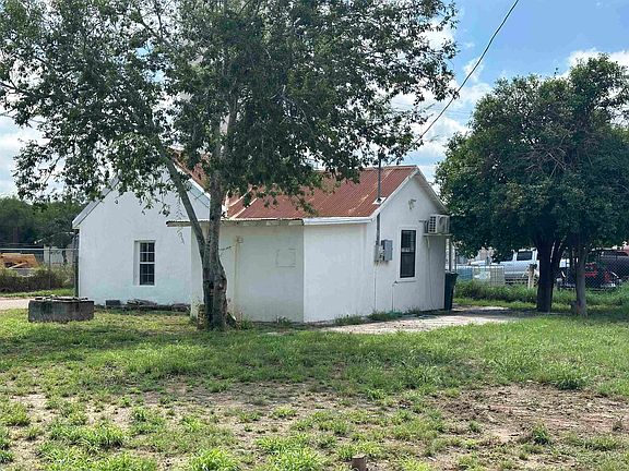3rd image of 506 Trevino St