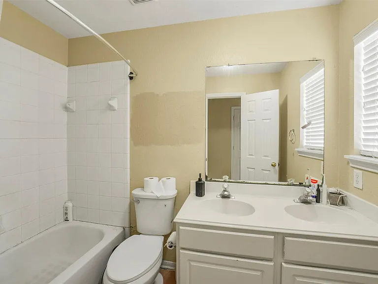 22554 Bristolwood Ct — Photo 43