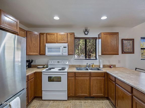 4th image of 2708 Rainbow Lake Dr