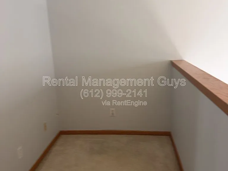 1013 Newport Ave — Photo 12