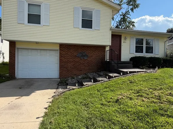 2213 Clearwater Ave, Bloomington, IL 61704