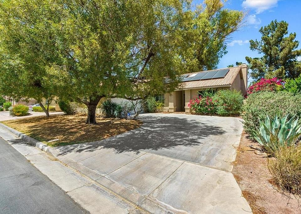 1st image of 73816 White Sands Dr