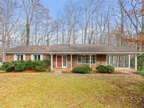 5306 Guida Dr, Greensboro, NC 27410