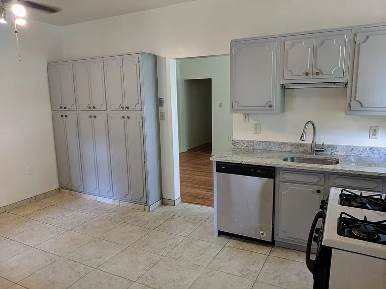 5544 Fair Oaks Street — Photo 2