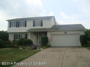 63 Betsy Ross Dr, Hanover Township, PA 18706