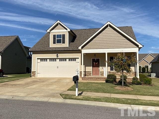 1st image of 16 Hawthorne Ln