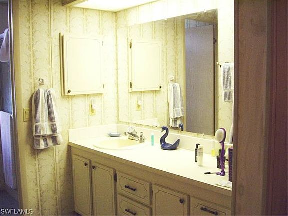 5th image of 3158 Glenbrook Dr
