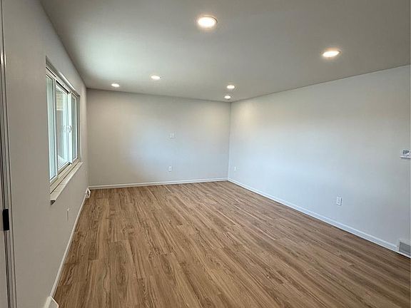 3rd image of 1654 Longbranch Street