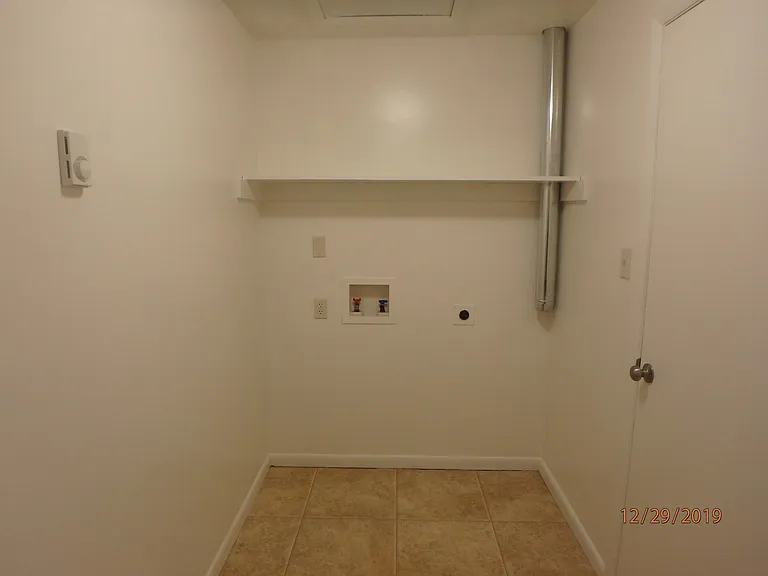 53 Gloria Ave — Photo 8