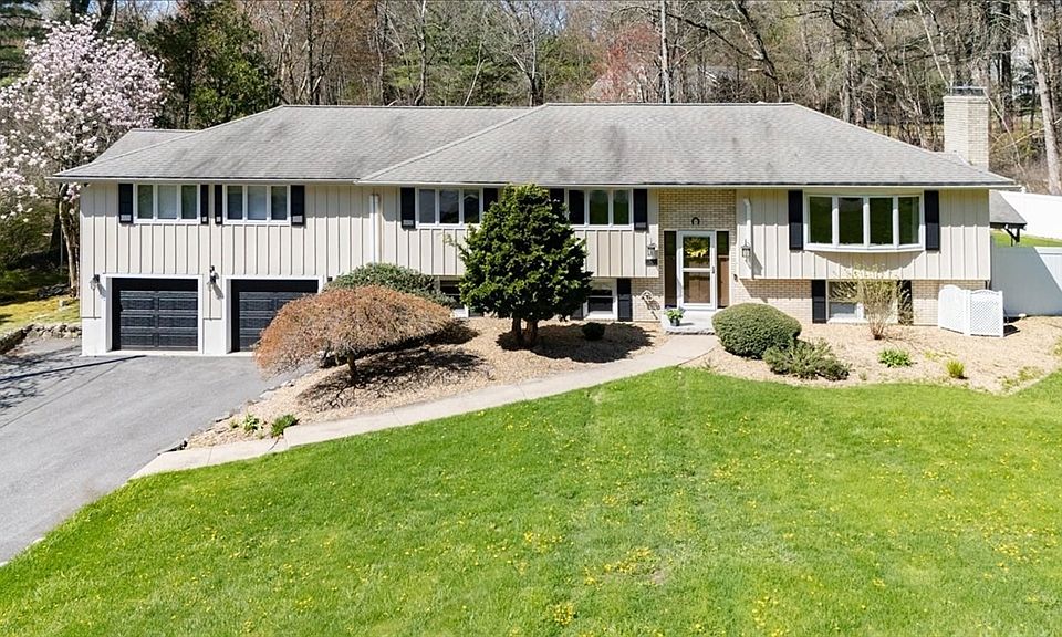 1st image of 16 Cayuga Rd