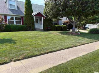 23 N Grand Ave, Jacksonville, IL 62650