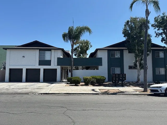 Building Photo - 3875 Van Dyke Ave #14