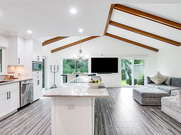 5th image of 7 Ironwood Way N